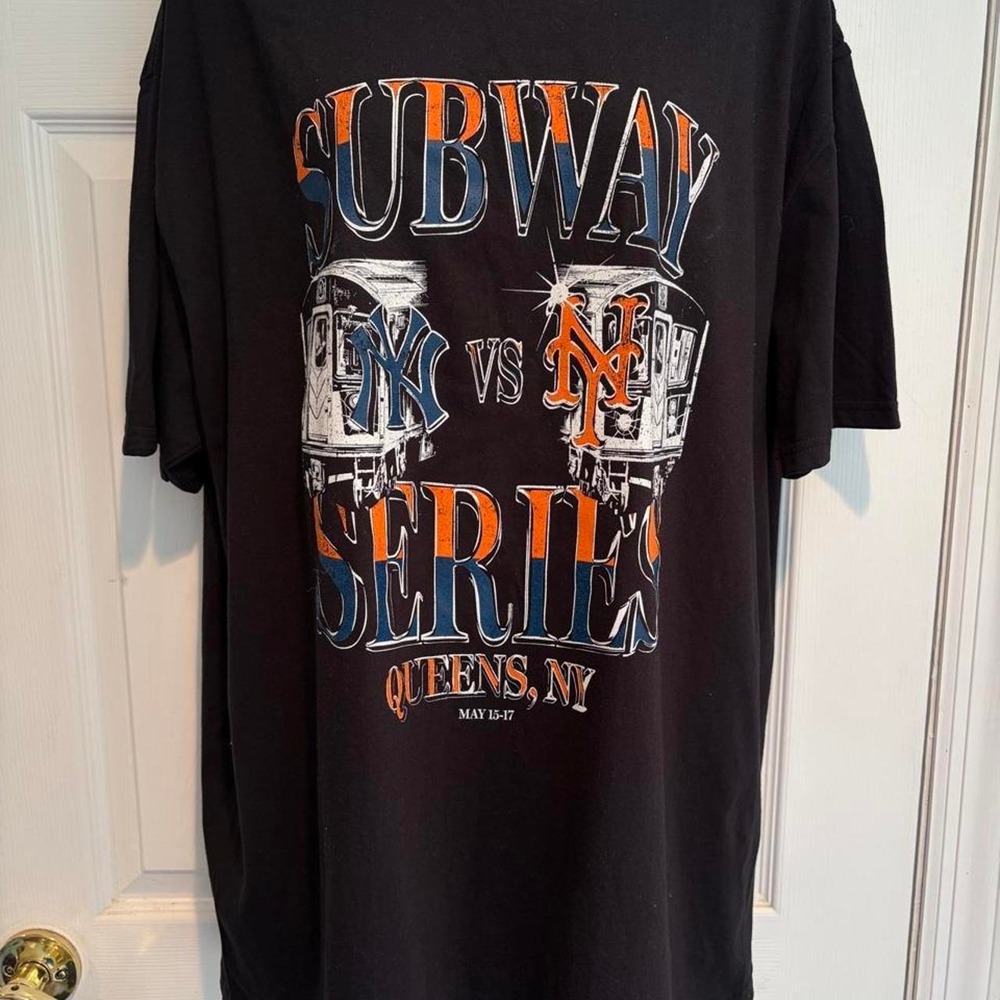 NWOT Gildan Subway Series Yankees vs Mets Graphic Tee XL NYC Baseball Streetwear